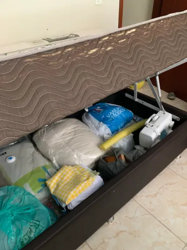 Vendo cama box baú de solteiro 