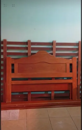 Cama de madeira