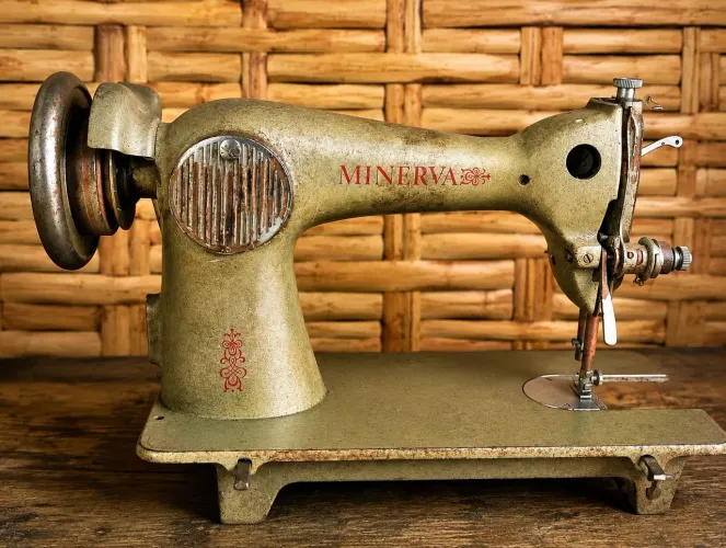 Máquina de costura minerva , somente para decoração