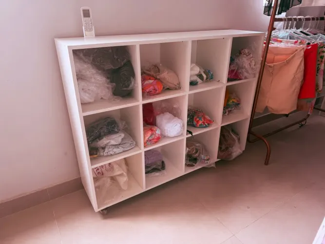 Móveis para equipar loja de roupa