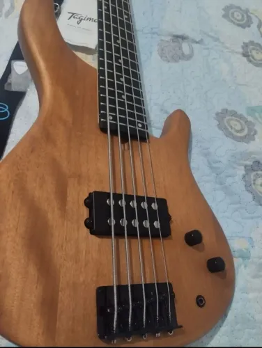 Baixo Tagima xb31 5 cordas