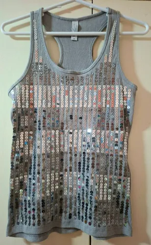 Blusa feminina com paetes