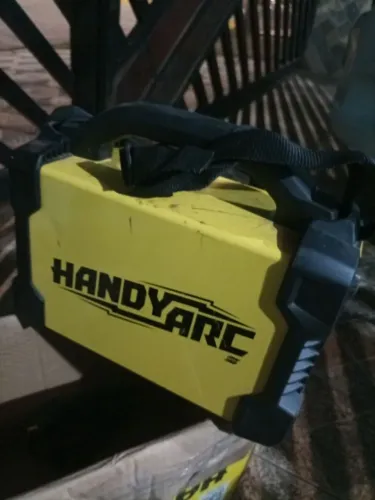 Máquina  portátil de solda inversora esab
