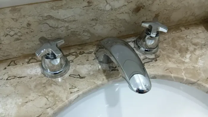 Torneira Misturador Cromado Deca Lavatório quente/fria 