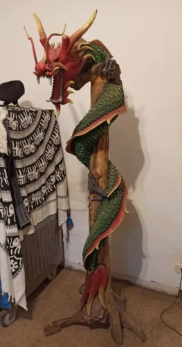 Escultura de Dragão em madeira 