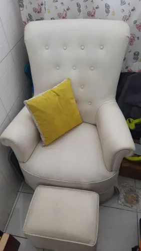 Poltrona de Amamentação Aconchego balanço com Puff Branco