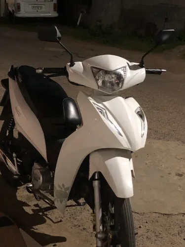 Vende- se uma cinquentinha avelloz az1! A moto é nova e revisada.