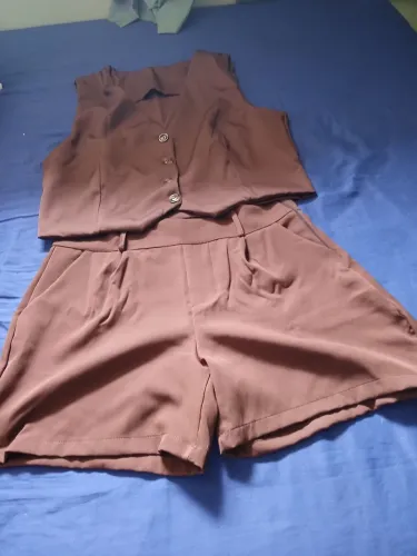 Conjunto colete +short, estou vendendo porque ficou pequeno pra mim.