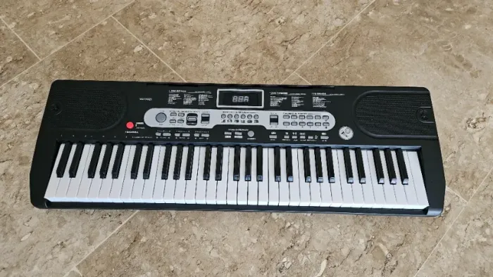 Novo na Caixa! Teclado 61 iluminadas, ensino de 70 músicas 200 timbres 200 ritmos gravador