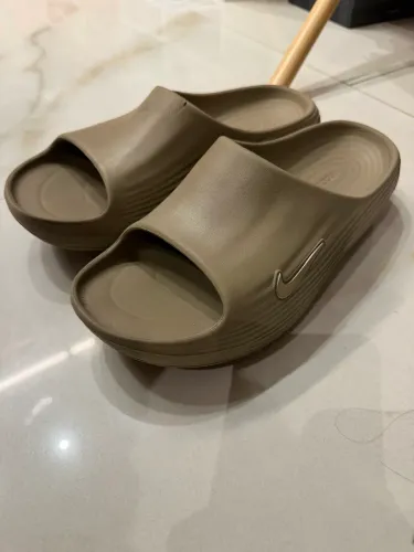 Chinelo Nike React X
