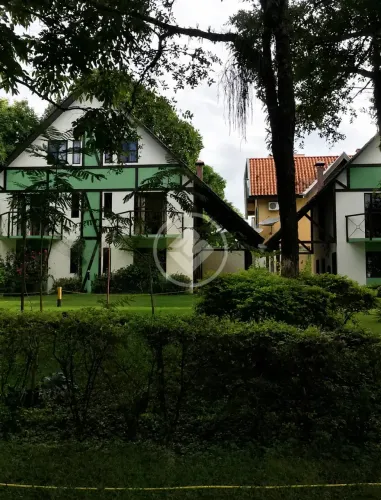 Chalé Triplex Rústico | 128m² | 2 Suítes | Lareira | Condomínio Saint Germany  Chapada dos