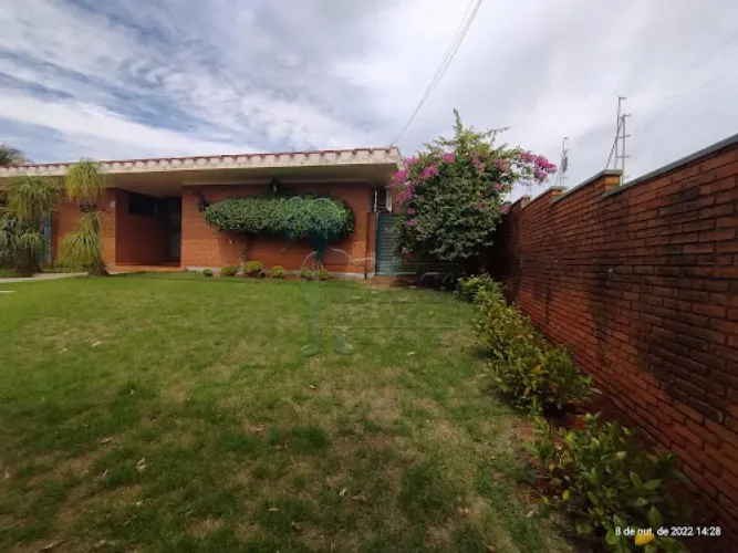 Casa térrea de 943m² com 04 quartos sendo 01 suíte - Centro Jardinópolis
