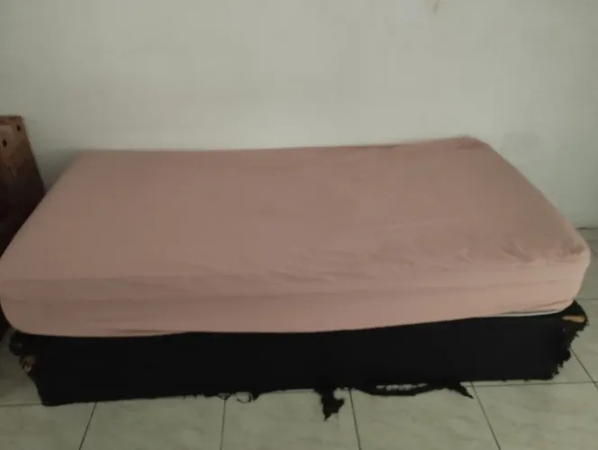 Cama de solteiro com box baú.