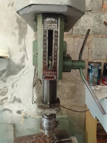 Maquina de furar de bancada
