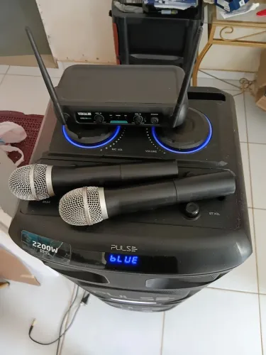 Caixa de som e microfones sem fio