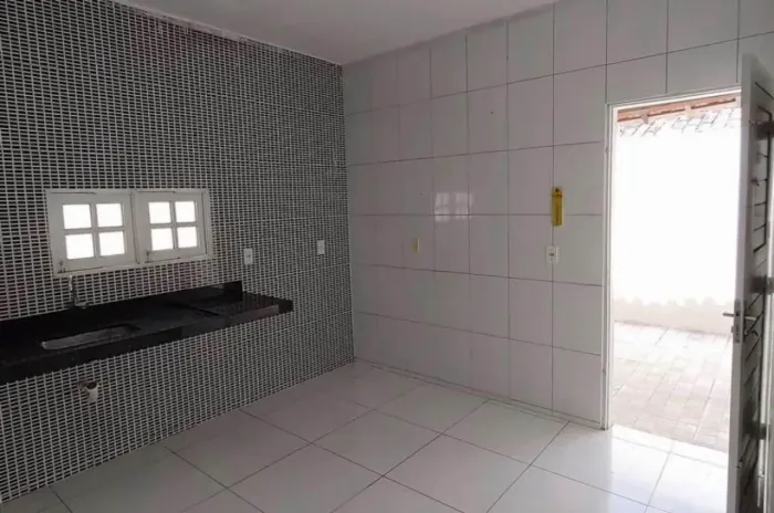 Casa 2/4 no Campo Limpo