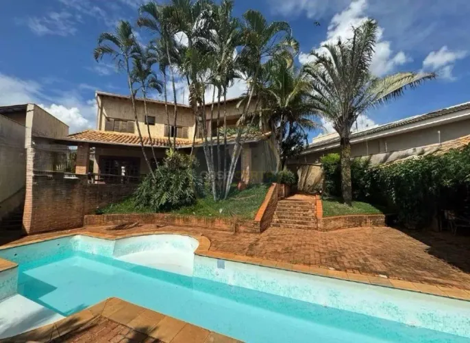 Casa de Alto Padrão com 4 Quartos, Piscina e Suíte Master, à venda, 453 m² por R$ 2.400.00