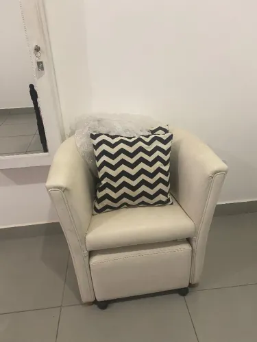 Poltrona de amamentação com puff