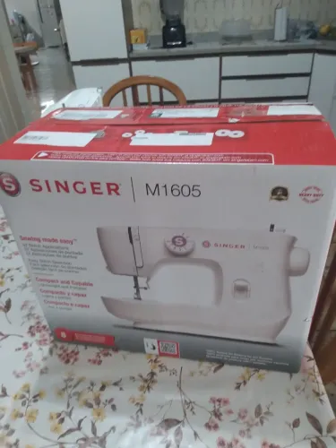 Máquina de costura singer