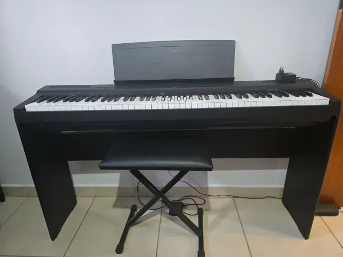 PIANO DIGITAL L YAMAHA P-125A + SUPORTE YAMAHA + BANQUETA