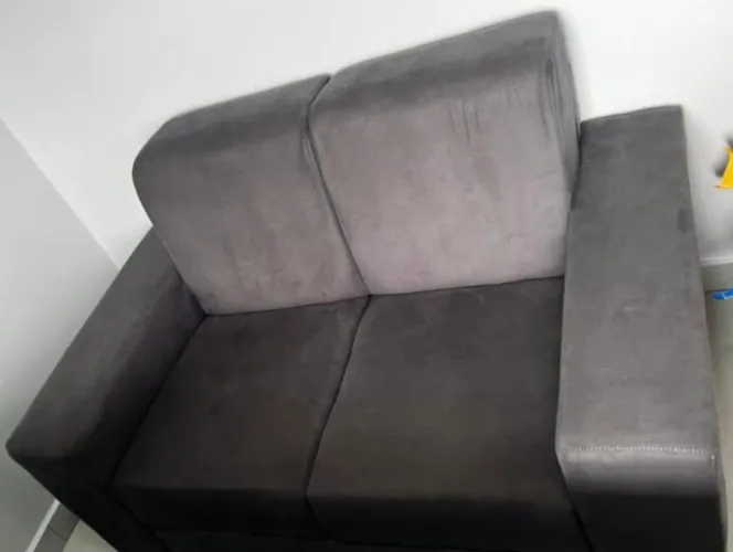Estou vendendo um sofá novo dois lugares