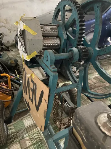 2 Engenhocas para caldo de cana