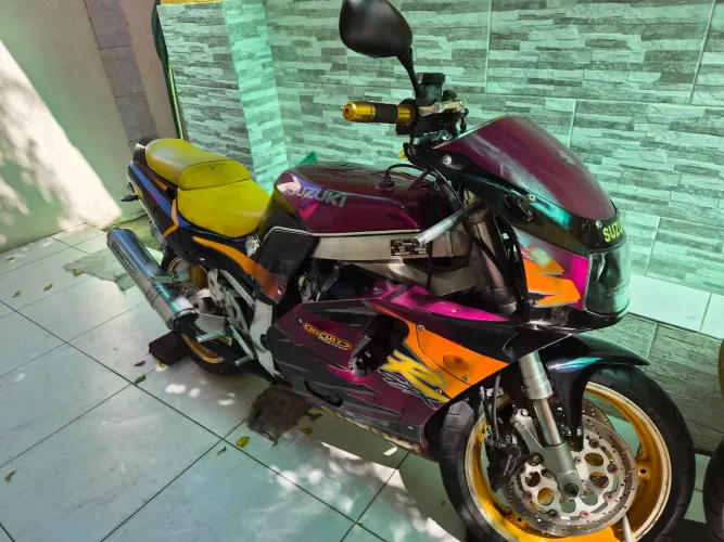 Suzuki GSX-R 750 - 1995 | Muito nova e conservada ?