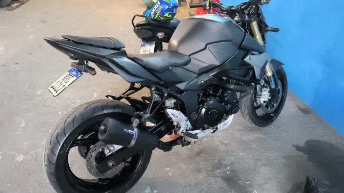 Moto gsr preta fosco