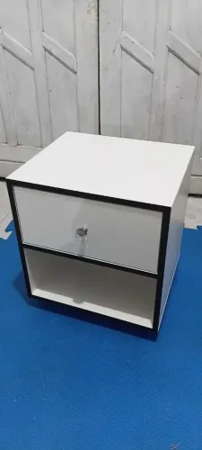 Criado mudo/mesa de cabeceira