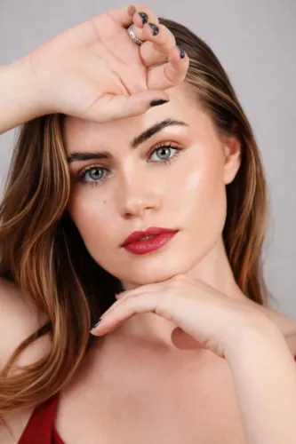 Maquiagem social a domicílio.Atendimento personalizado para qualquer evento com conforto.
