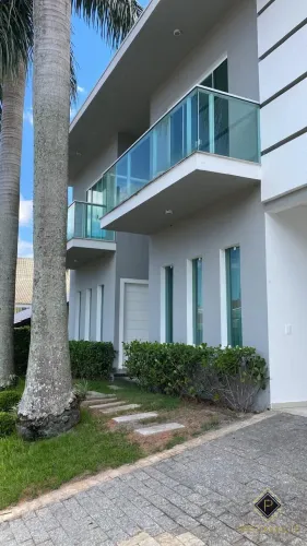 Casa à Venda no Condomínio Vila Rica em Balneário Camboriú - SC