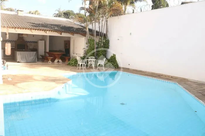 Casa à venda com 3 Quartos, sendo 2 Suítes - 376 m² - Cidade Jardim - Uberlândia/MG codigo