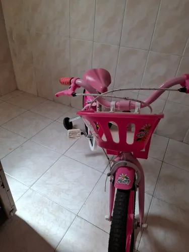 Bicicleta infantil super nova com pouco uso.