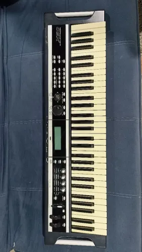 Teclado Korg x50