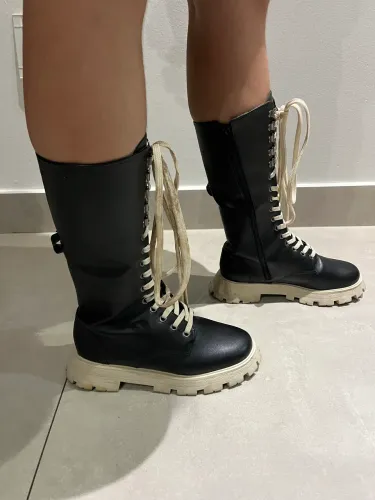 Bota estilosa - Tamanho 34