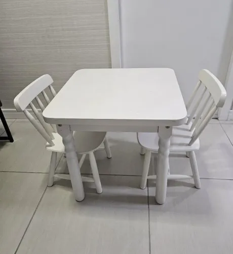 Mesa Infantil com 2 cadeiras - Tok&Stok