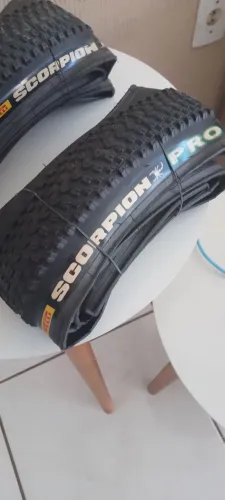 Par de pneu bike sem arame aro 29 2.2