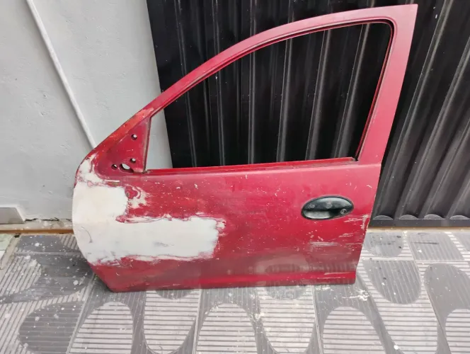 Porta celta 4 portas lado do motorista R$500