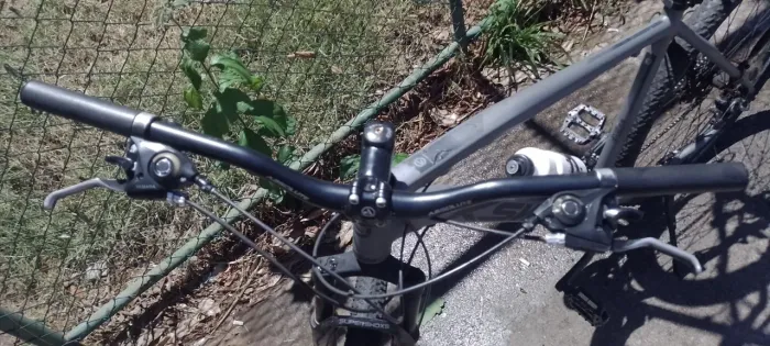 Troca bicicleta aro 29 ksw 21 vl freio a disco em ( celular + 500 reais )...