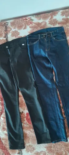 Calças jeans azul e preta tamanho 38