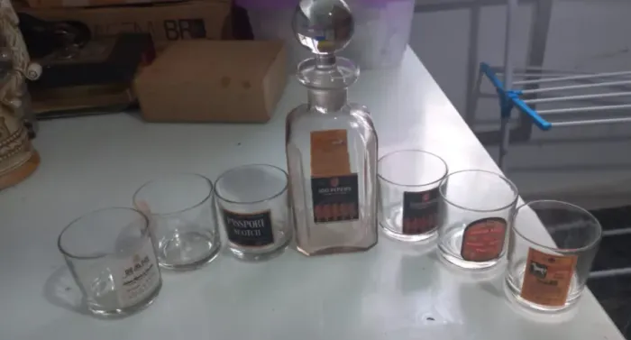 Conjunto Colecionador Whisky garrafa + copos (antiguidade)