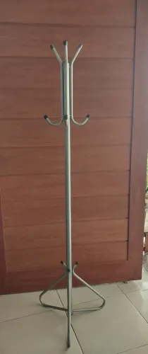 Cabideiro de chão de ferro muito firme