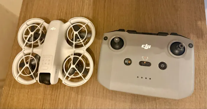 Drone DJI Neo 4K com controle DJI RC-N3