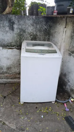 Vendo máquina de lavar . Obs: ela só tá sentrifugando