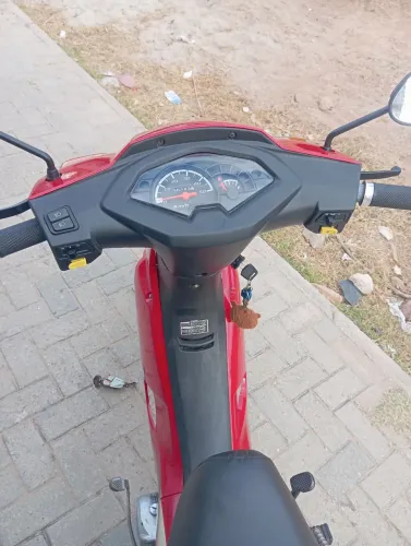 Vendo Shineray 50cc 2015 ela tá funcionando tudo fica farol motor ok e caixa de marcha ok
