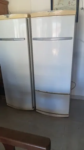 Vendo conjunto geladeira com freezer 