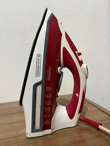 Ferro de passar roupa a vapor Black Decker