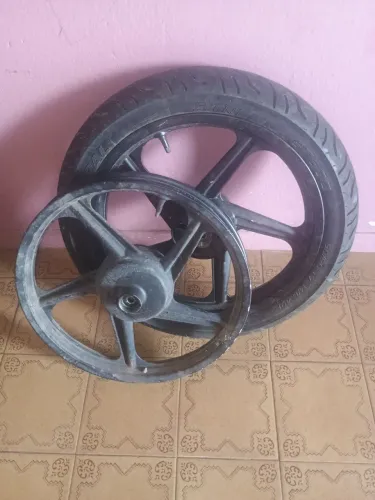 Jogo de aro mottu com pneu traseiro