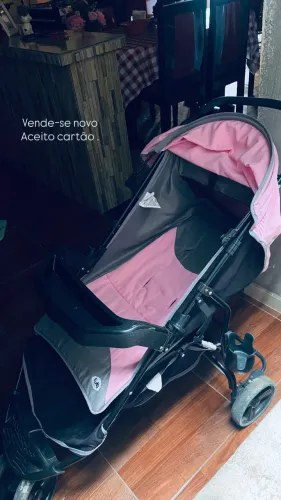 Vende-se carrinho de bebê semi novo 