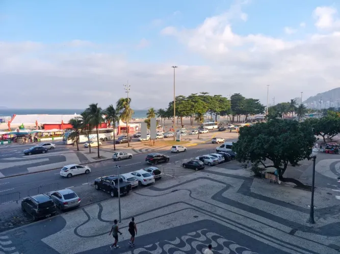 Frente Mar na Avenida Atlântica, Vista Livre Espetacular, Mobiliado, 2 Quartos